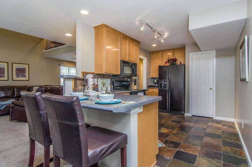Kitchen - Island seating for 2 people