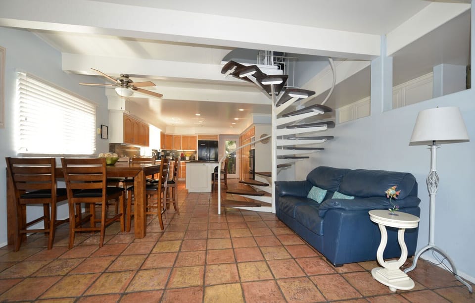 Dining-Room-to-Kitchen.jpg
