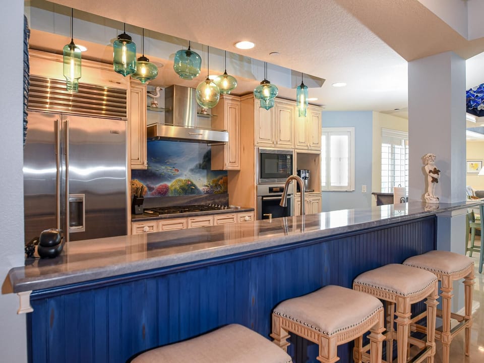 Breakfast bar has 4 additional seats.
