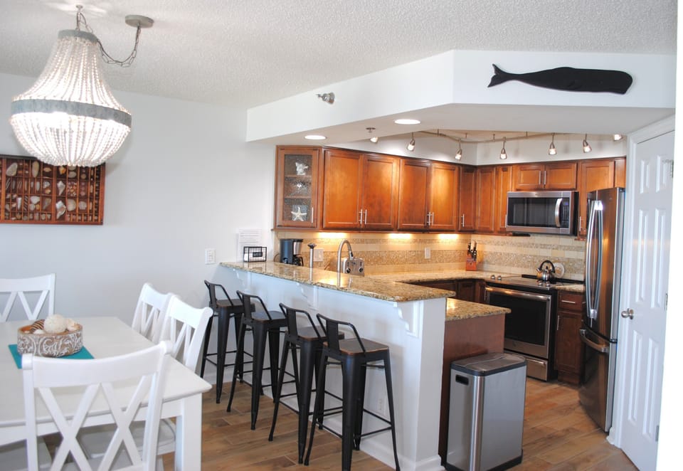 Dining/Kitchen Area