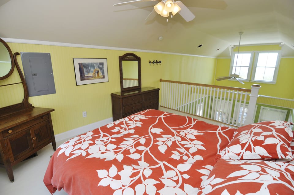 Loft Bedroom (alternate view)