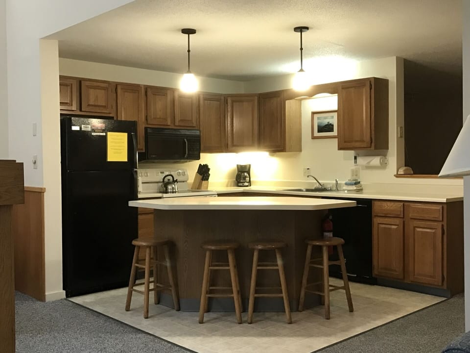 Well equipped Kitchen with seating at the Island