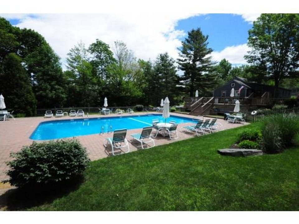 Shared Heated Pool - Open in Summer Months