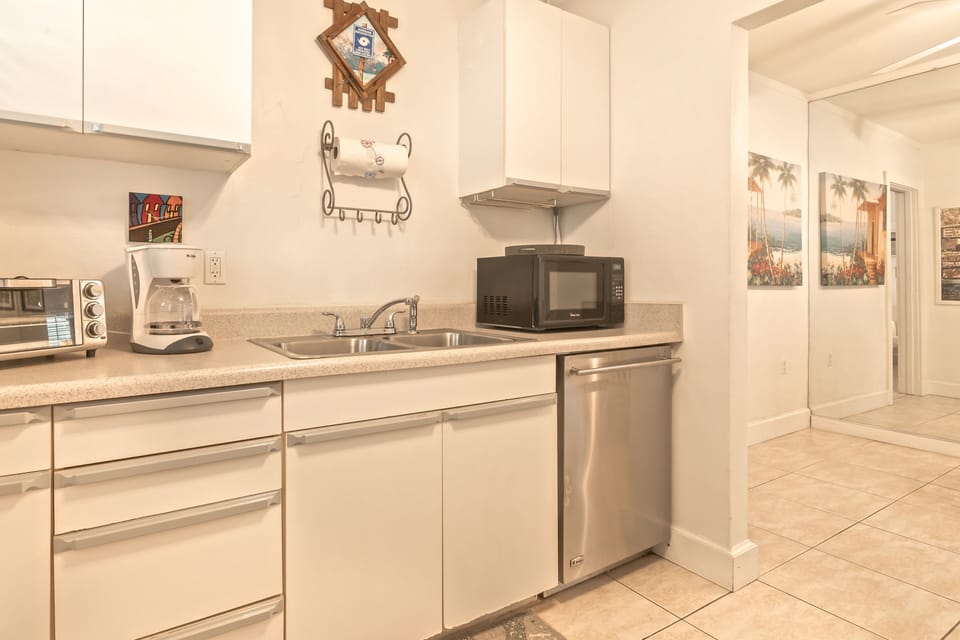 You'll have every appliance you need in this great kitchen!
