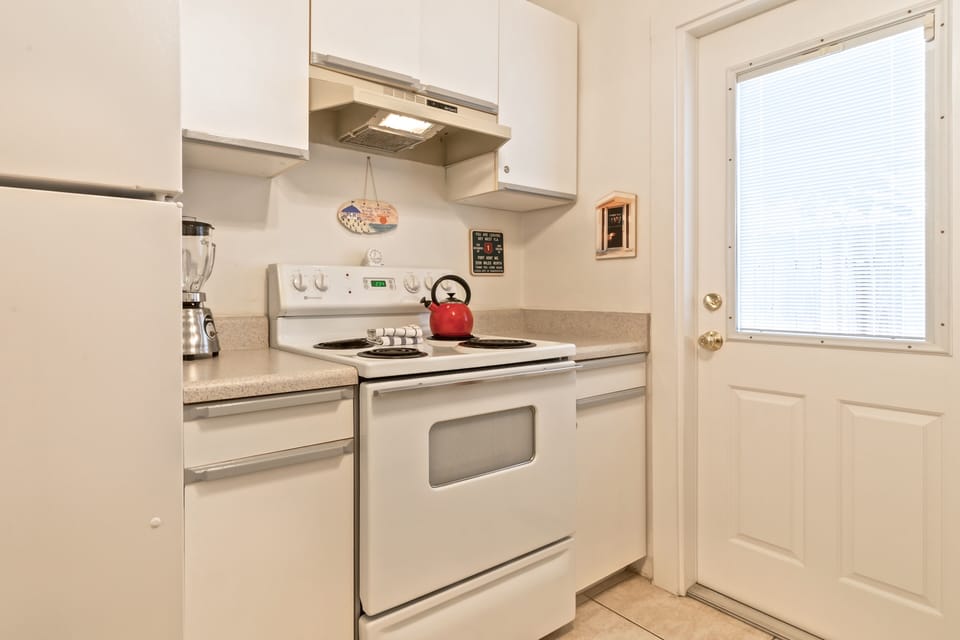 Charming kitchen has everything you need!