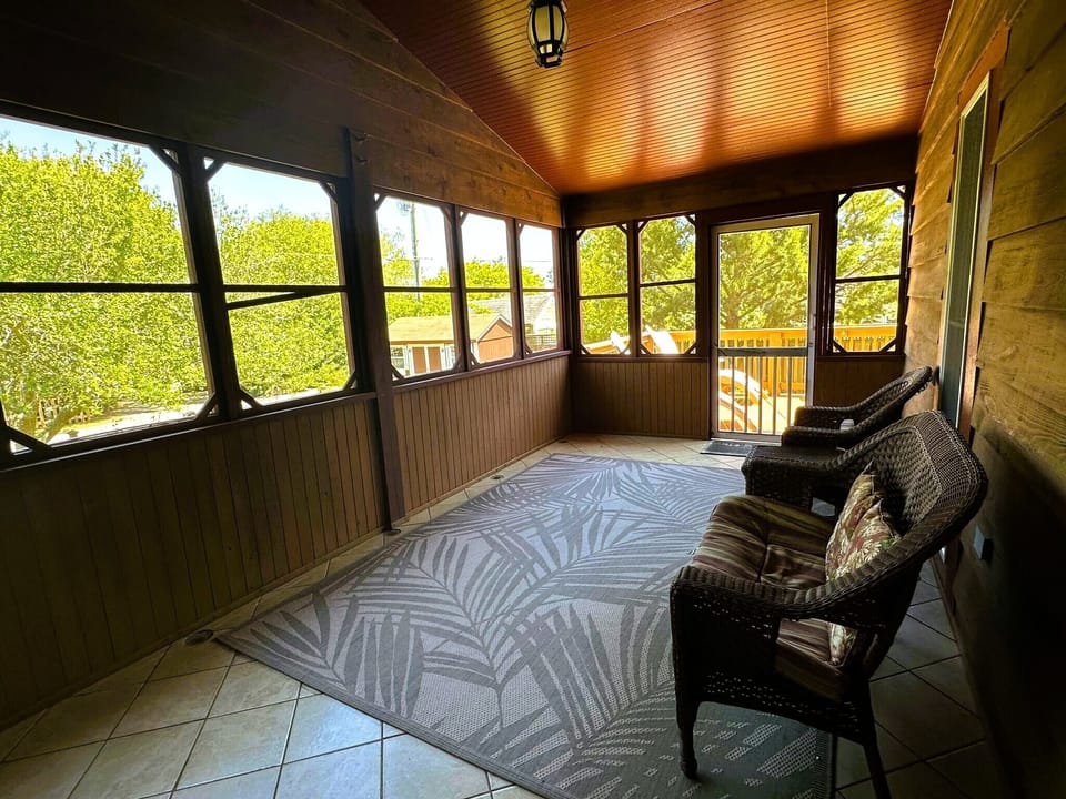 Rear Screened Porch