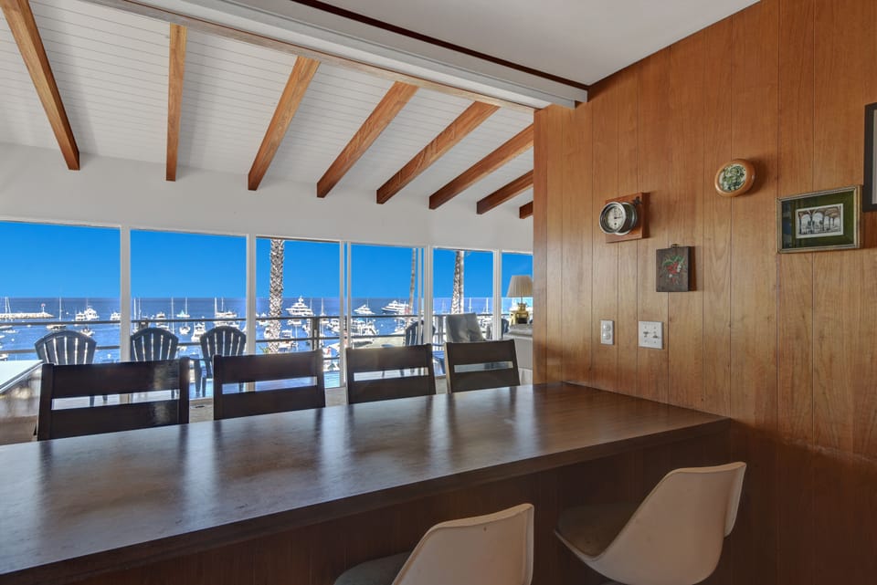 KITCHEN BAR TO VIEW.jpg