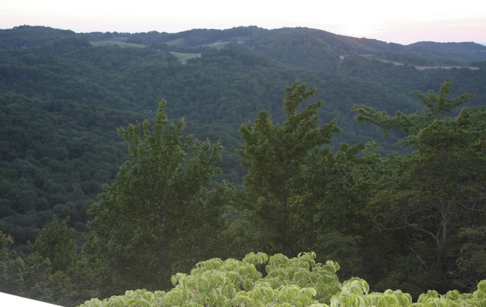 Long range mountain views year round! 