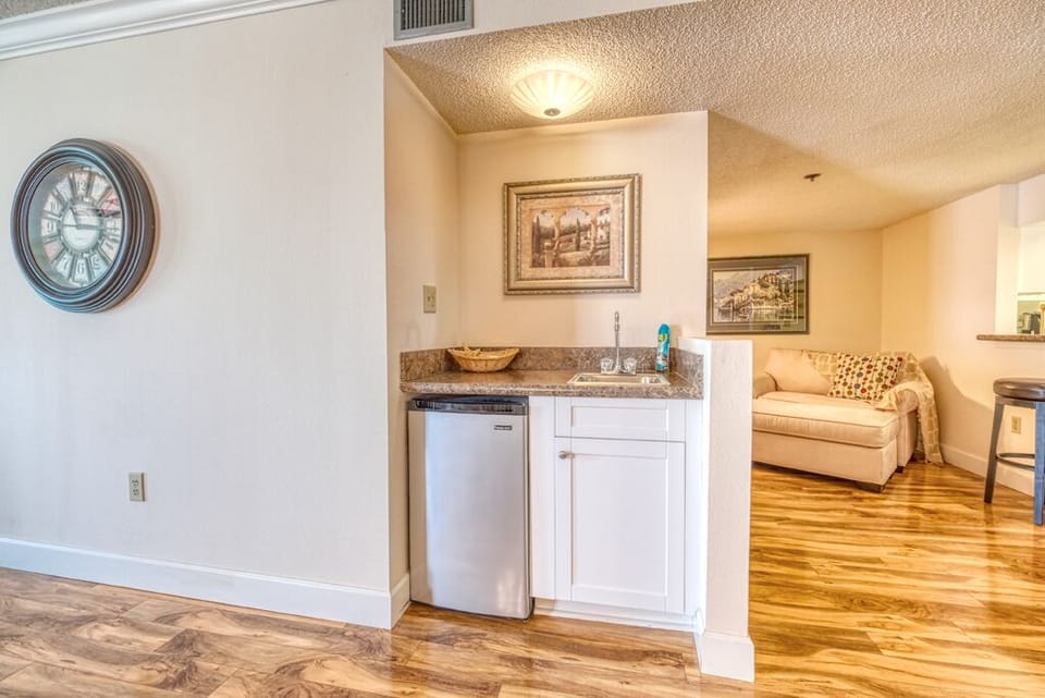 Side Wet Bar