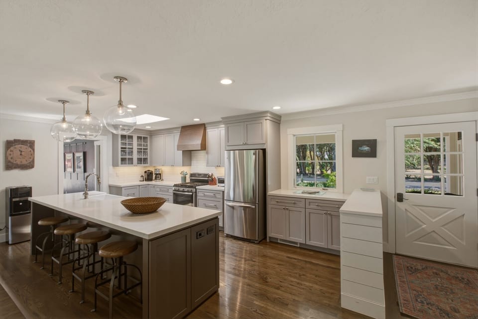 Fully stocked kitchen renovated in 2018.