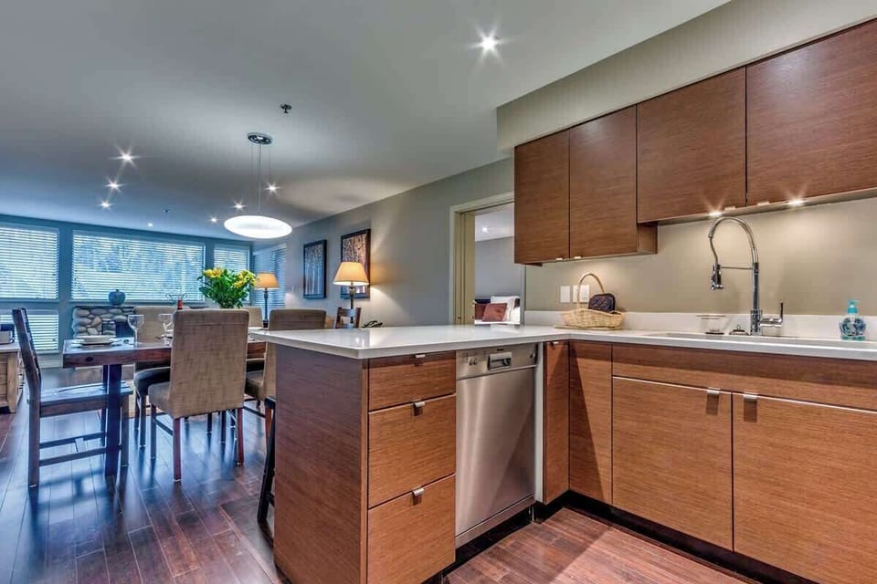 Full Kitchen - Greystone Lodge Unit 216