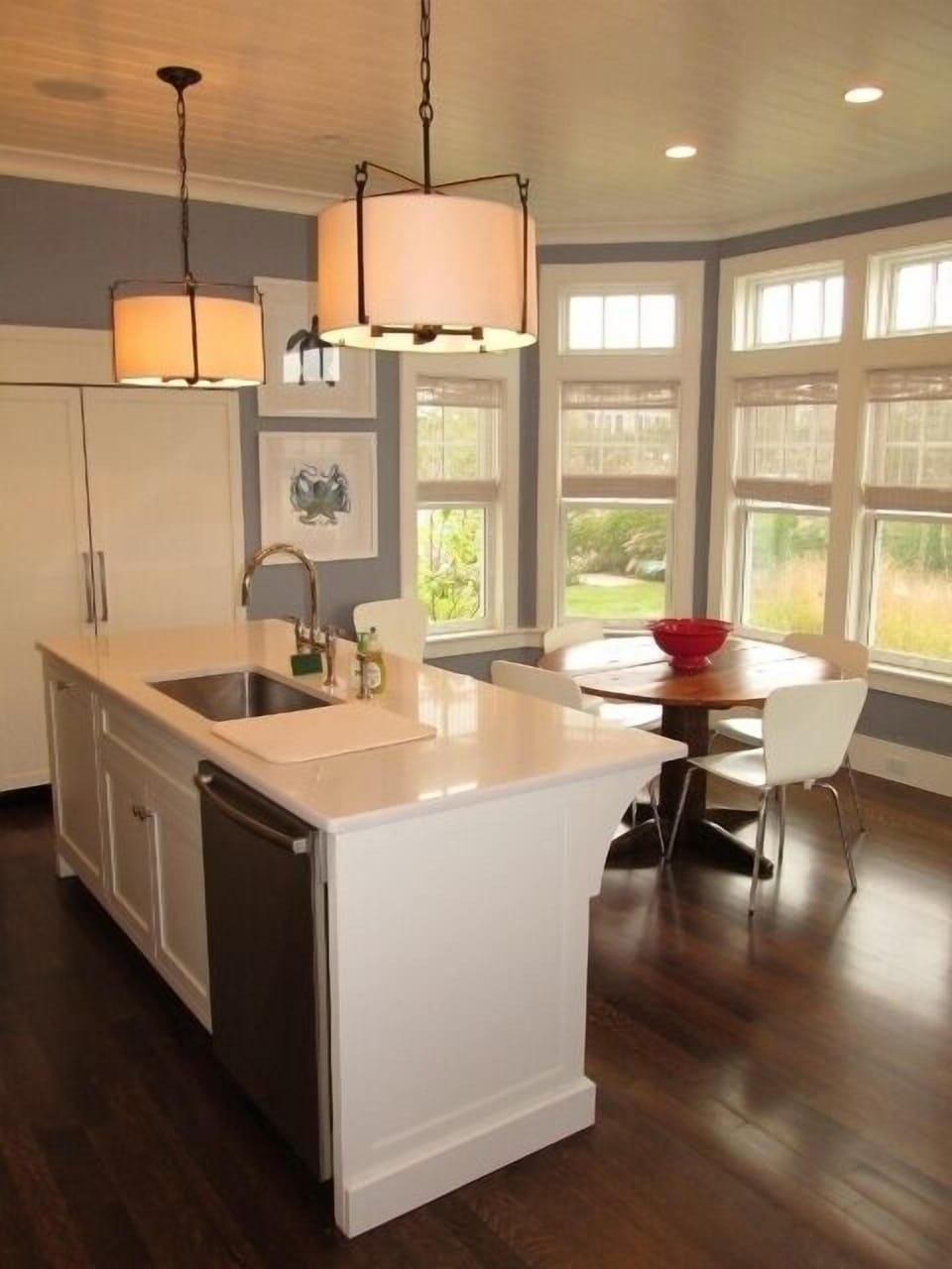 Kitchen dining area