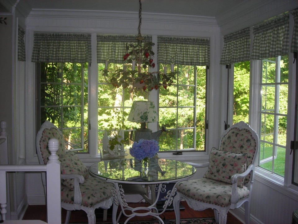 Breakfast room overlooking the garden.