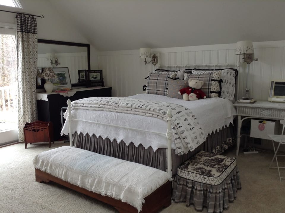 Master with Queen bed and private deck