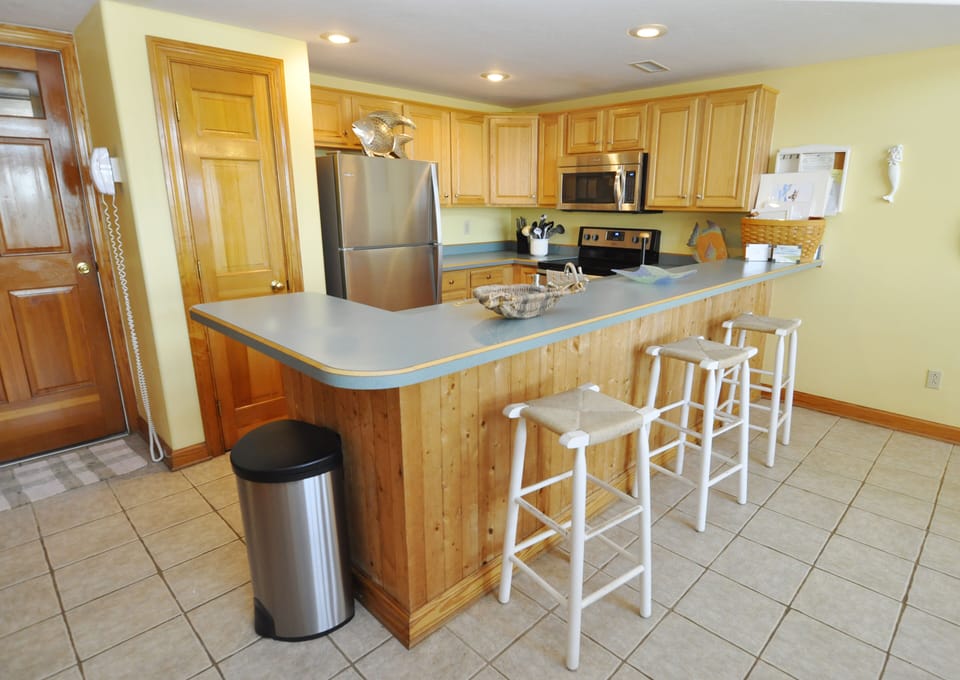 Kitchen with Breakfast Bar, First Floor