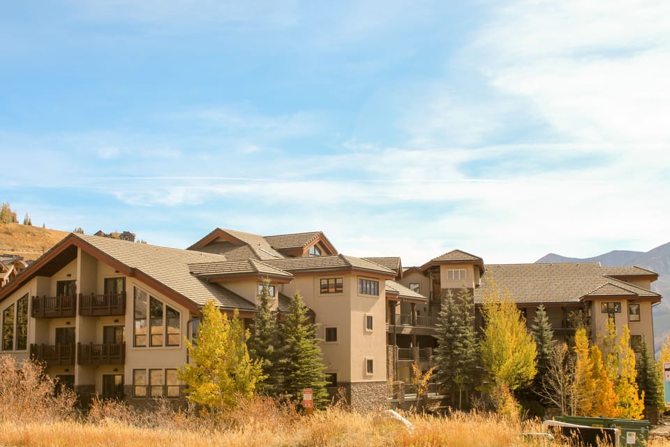 Black Bear Lodge Exterior - Black Bear Lodge Exterior