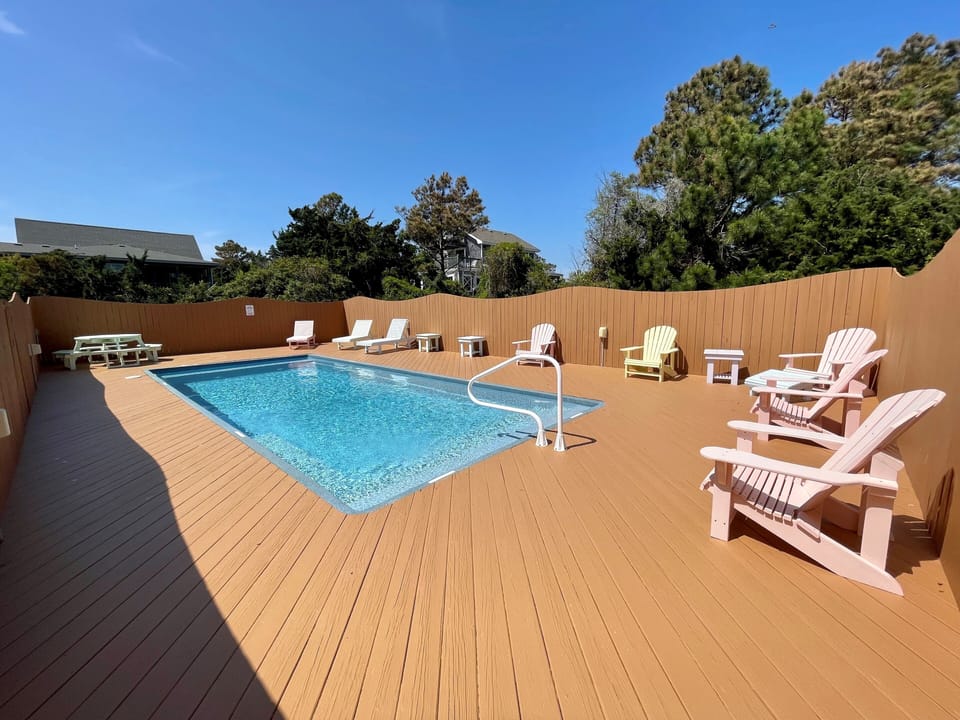 33 Foot Private Pool