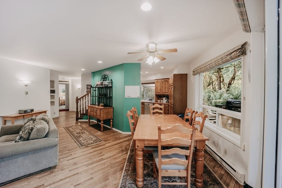Dining Room, Dining Table, Furniture, Indoors, Table