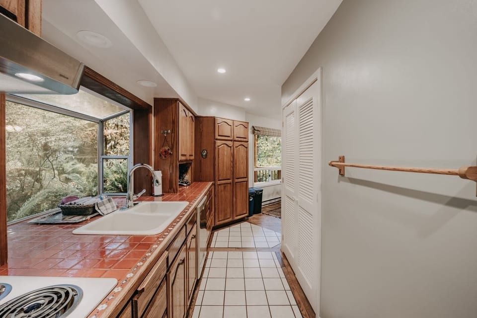 Left view of kitchen