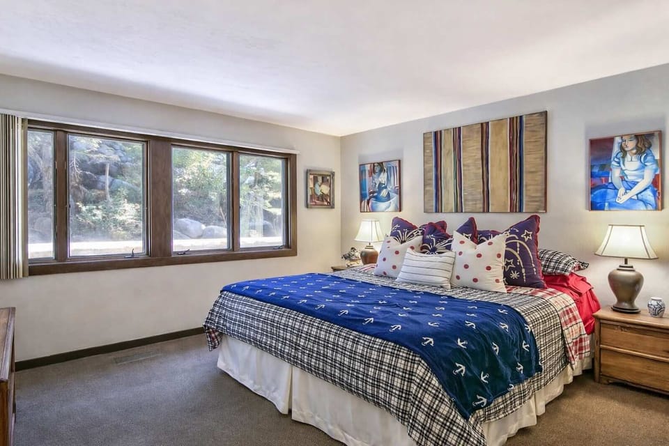 Warm & Cozy Squaw Valley Condo close to Ski Resort Apartment in Palisades Tahoe (Olympic Valley)