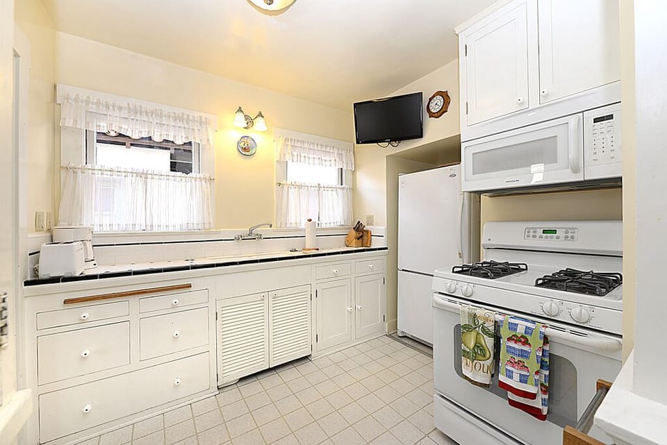 316CA Lower - Kitchen Area