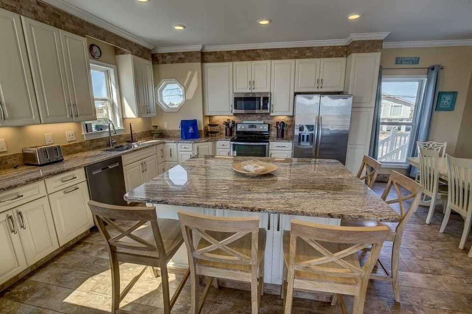 Bottom-Level Kitchen with Island seats 5