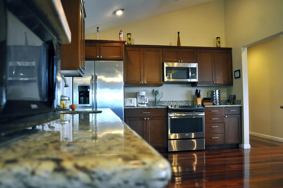 Beautifully Furnished Kitchen: You Won't Have to Leave Home!