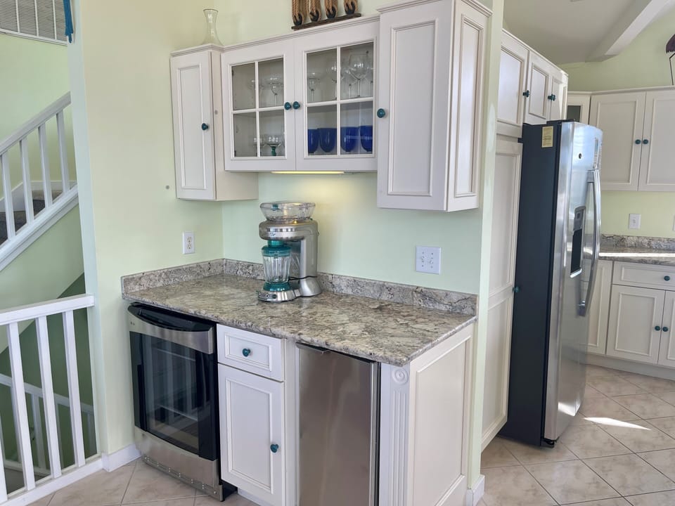 Wet Bar, Second Floor