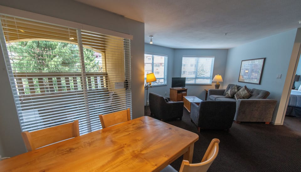 Dining area for four