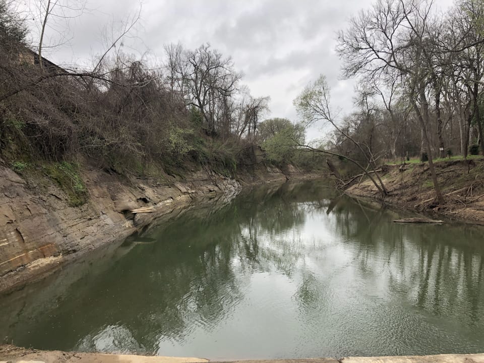 Nearby Piney Creek feeds into the Colorado. 
