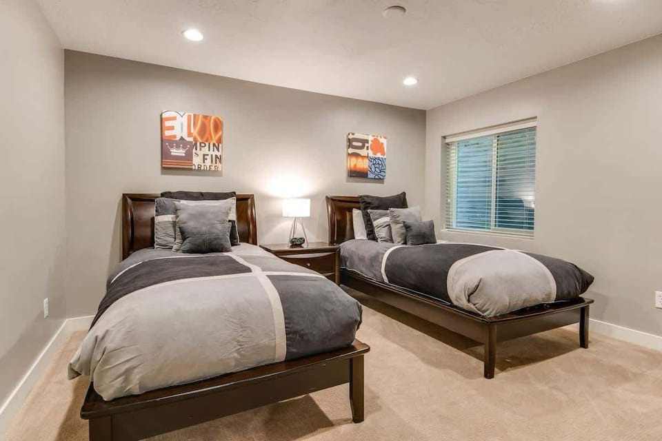 Basement bonus sleeping area with twin beds