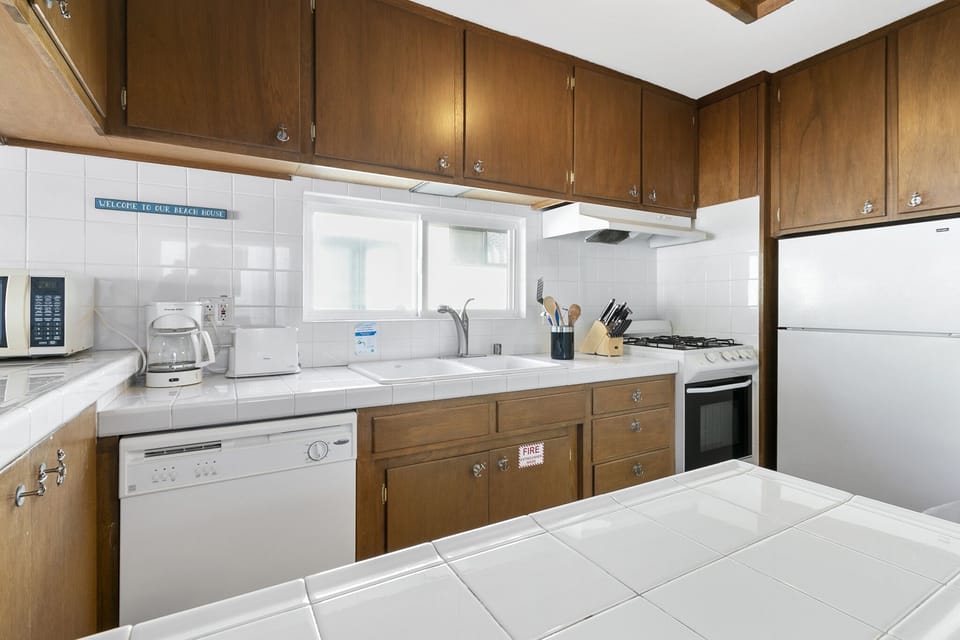 318CL Upper - Kitchen Area