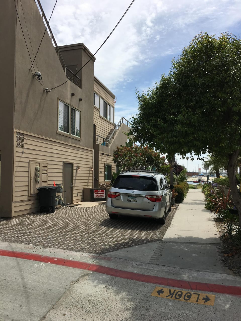 SUV/pickup parking + garage for bikes, etc