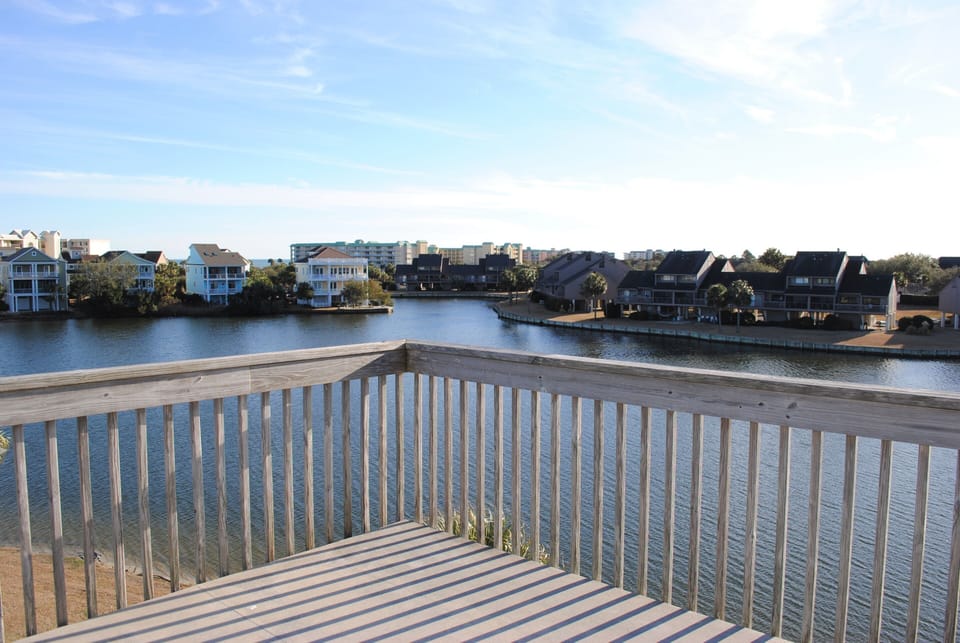 Deck Overlooking Lake