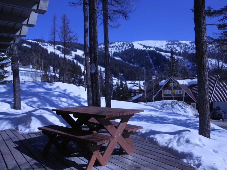 Nice deck with great views!