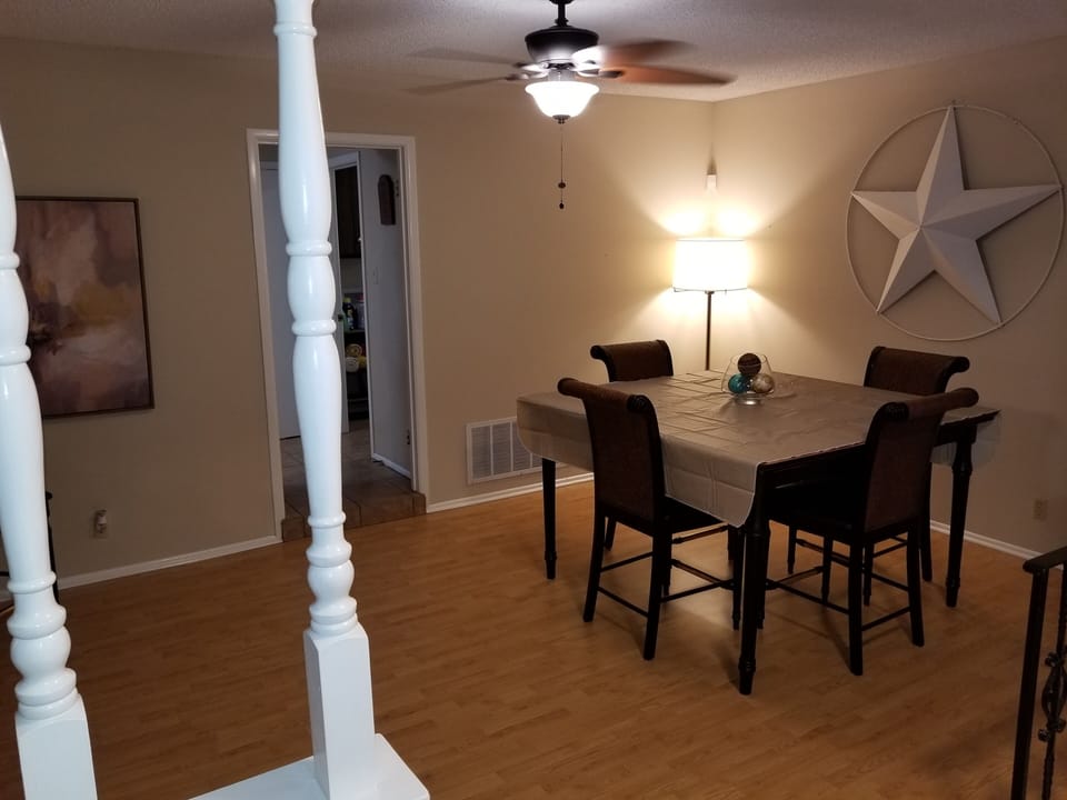 Dining room seats 6