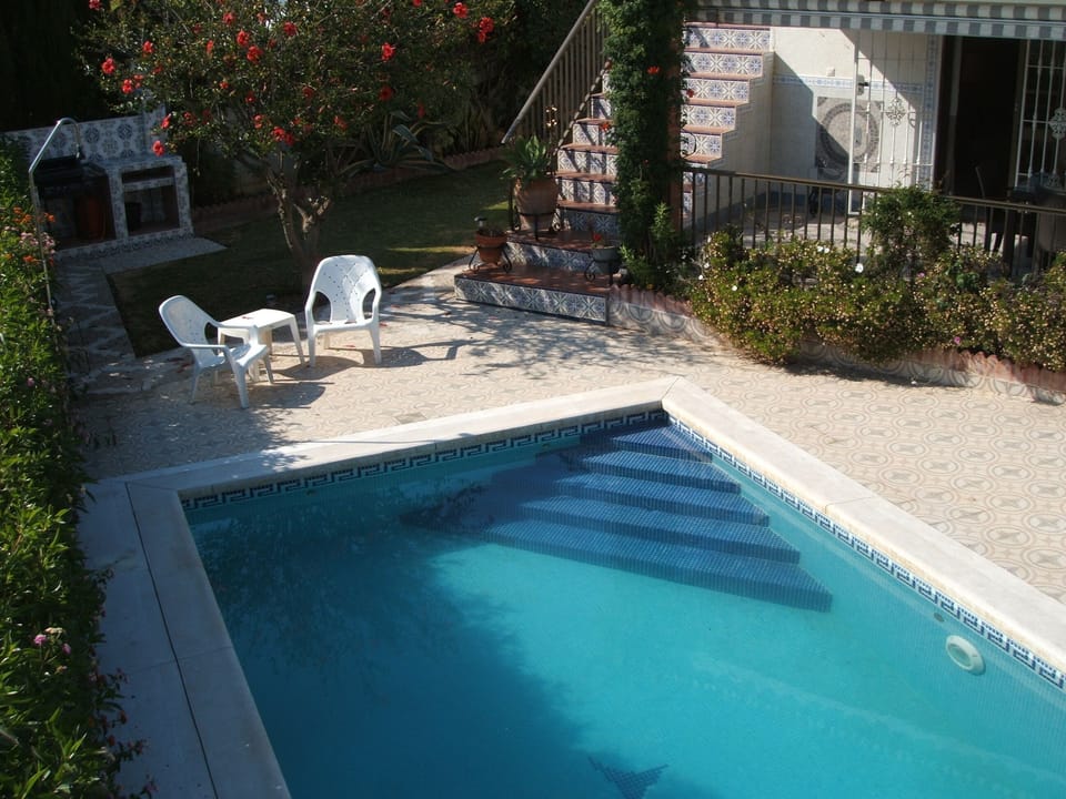 Barbecue area and pool