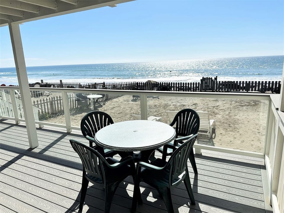 Oceanfront Deck!