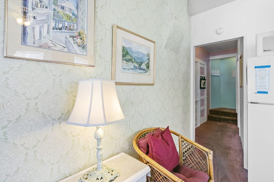 216WA -  Hallway