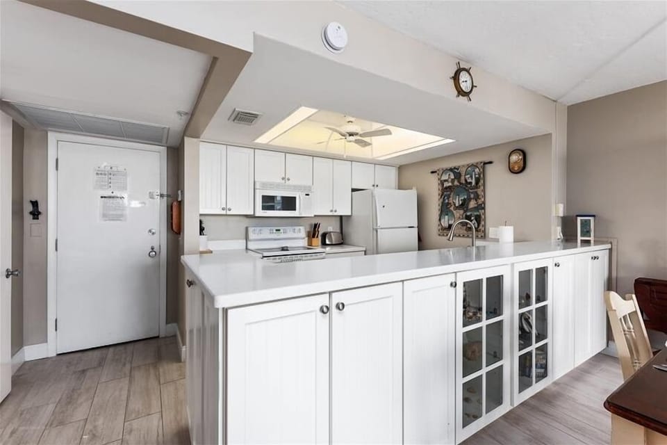 401 Kitchen