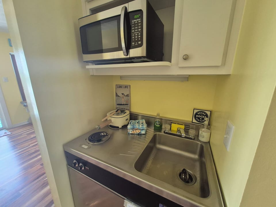 Kitchenette 