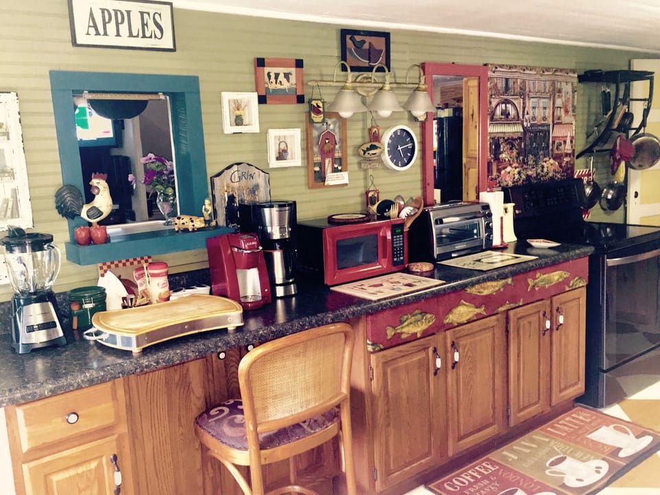 Country Kitchen spacious counter bar area and dishwasher