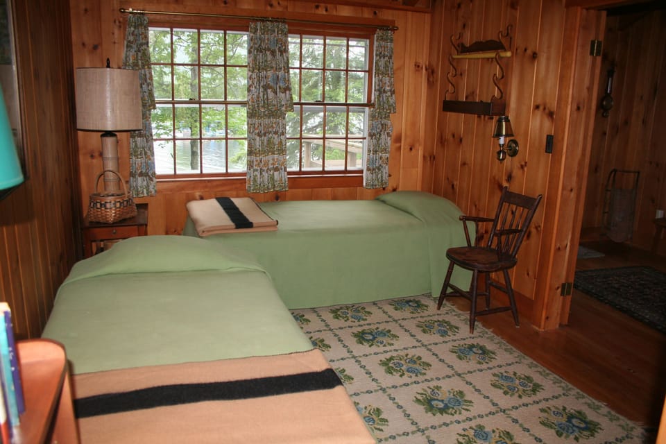 Twin bedroom, bedroom # 3, view of lake in window