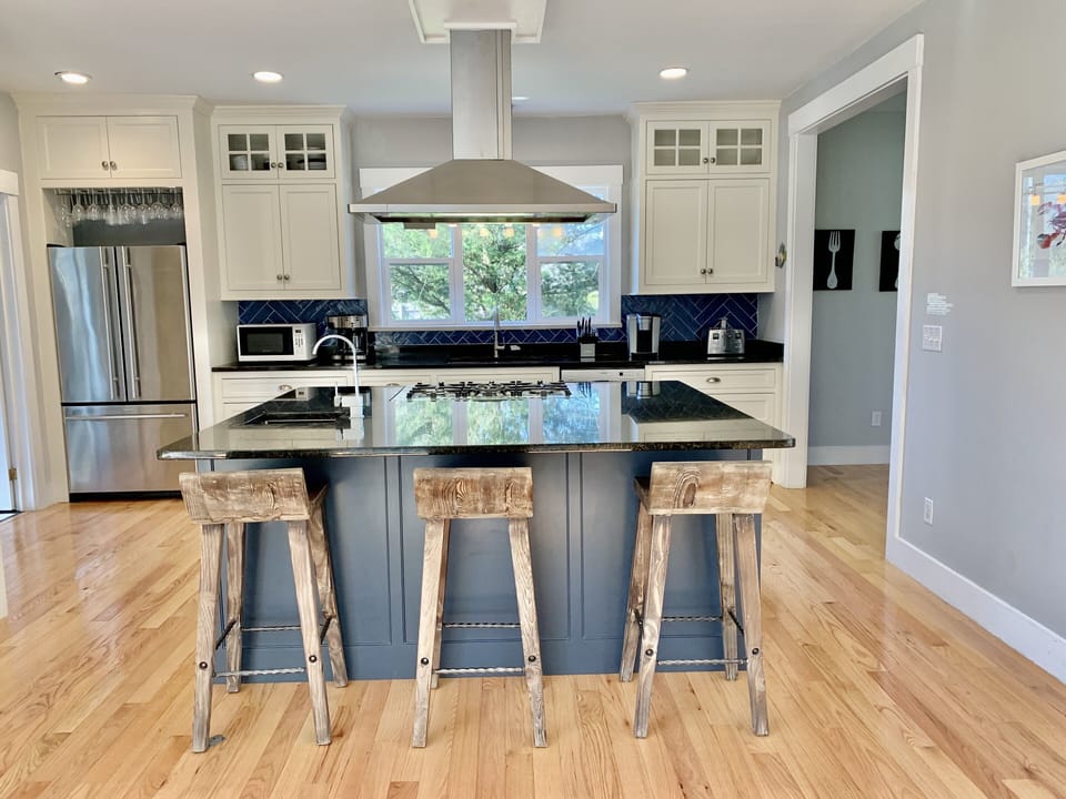 Grab a quick bite while seated at the breakfast bar in the large kitchen island