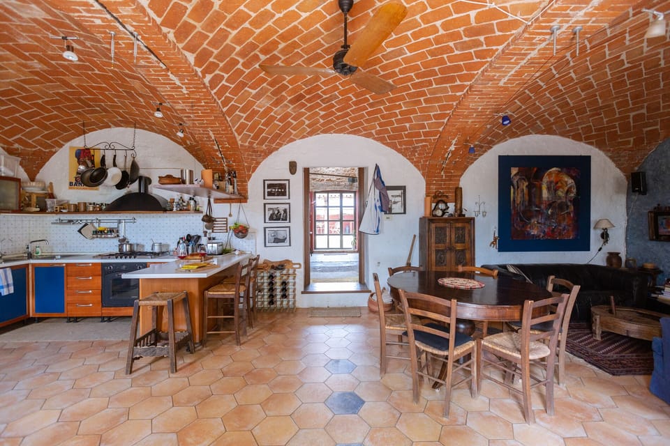 Kitchen/family room, looking towards outdoor kitchen, BBQ / pizza oven area