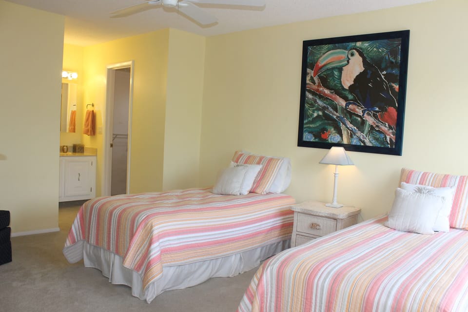 Second bedroom with its own private bathroom and walk-in closet