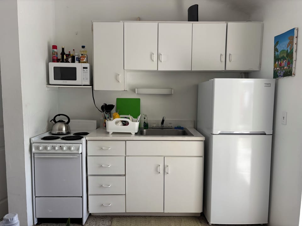 Our fully equipped and functional kitchenette.
