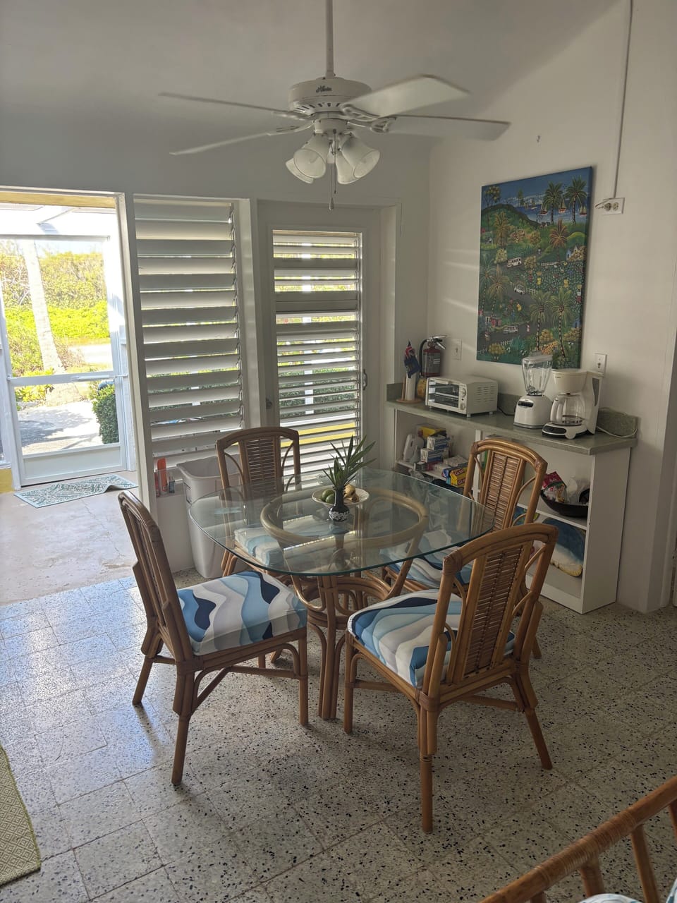 The dining area can seat 6 and there are two additional dining chairs available.