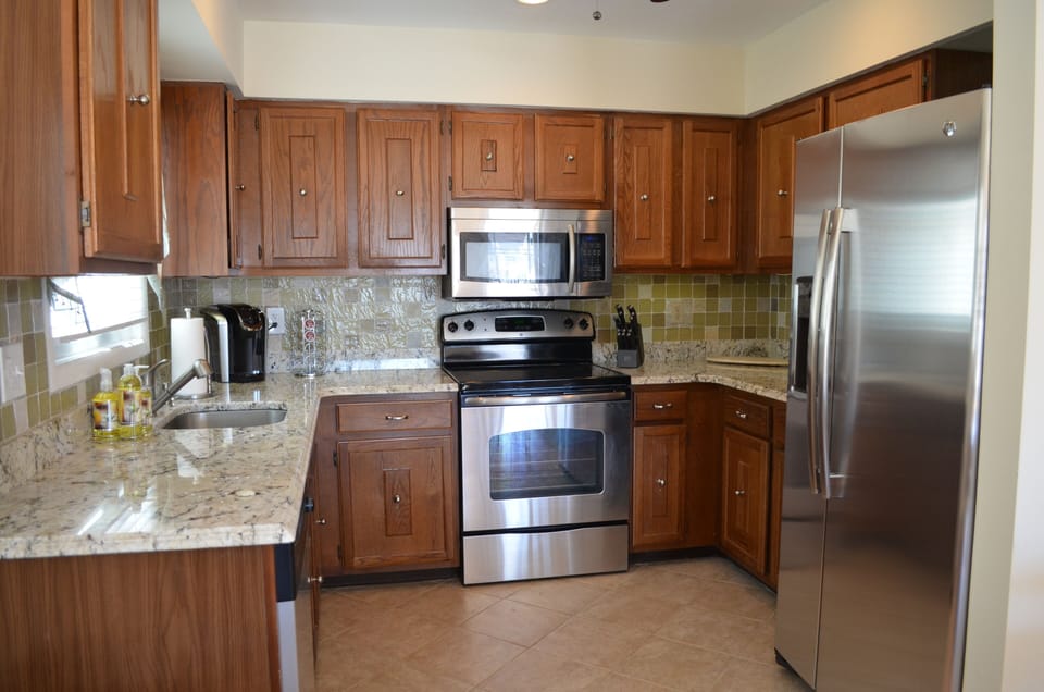 Full kitchen with amenities.