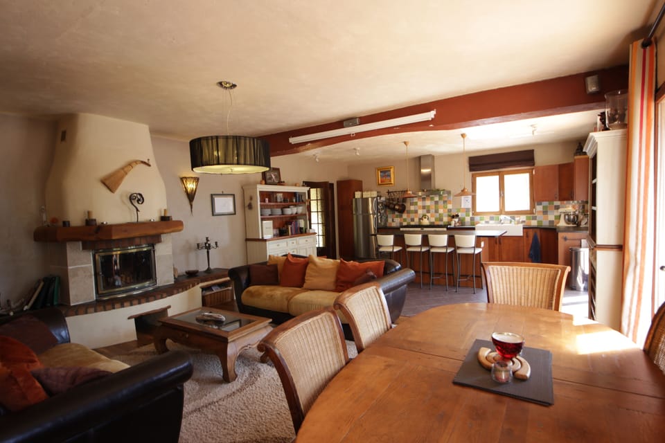 Open plan kitchen/living room